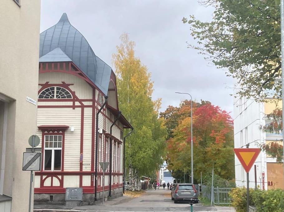 Mukava Saunallinen Kaksio Omalla Sisaeaenkaeynnillae Ja Ilmaisella Autopaikalla Kuopio Zewnętrze zdjęcie